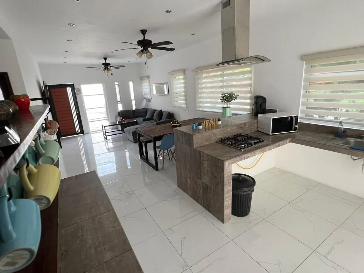 Casa Paloma 2 En Segunda Planta Cerca De Aeropuerto Y Centro Comercial Chetumal 0*,
