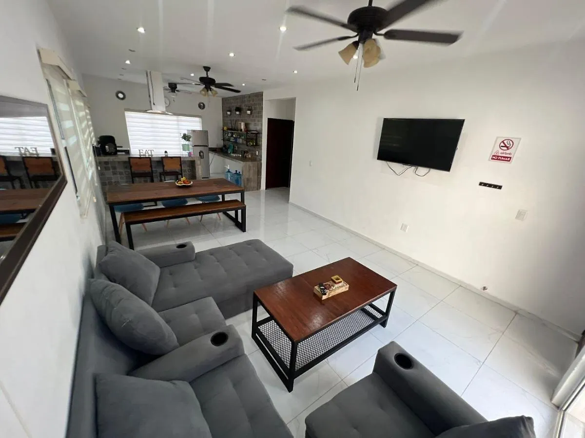Casa Paloma 2 En Segunda Planta Cerca De Aeropuerto Y Centro Comercial Chetumal Apartment