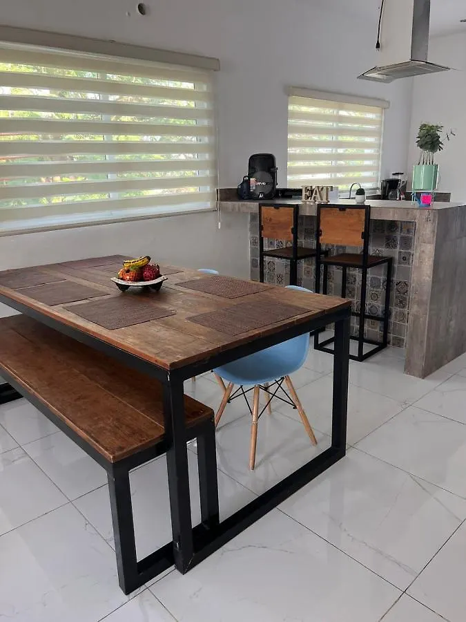 Casa Paloma 2 En Segunda Planta Cerca De Aeropuerto Y Centro Comercial Chetumal Apartment