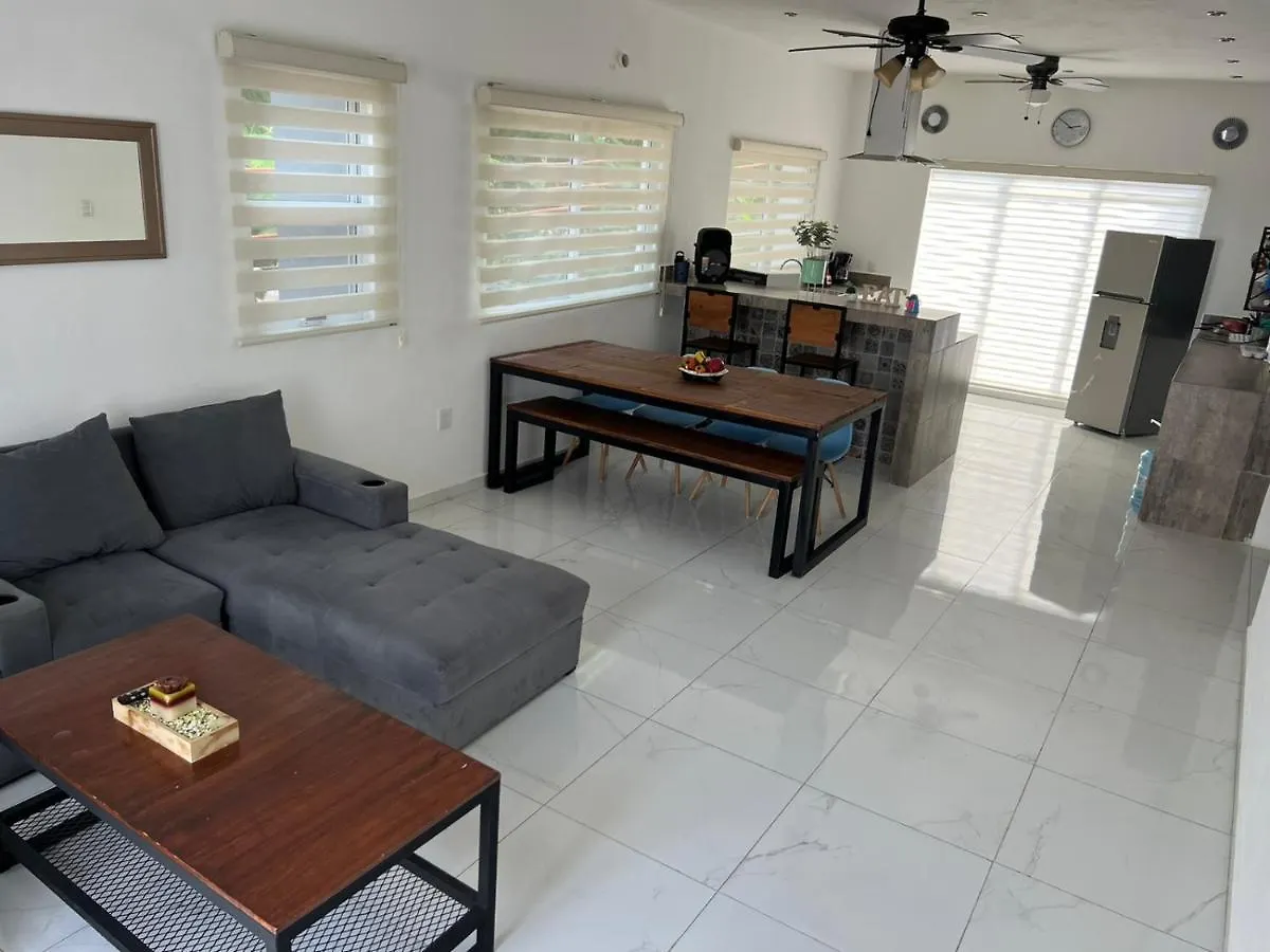 Casa Paloma 2 En Segunda Planta Cerca De Aeropuerto Y Centro Comercial Chetumal 0*,