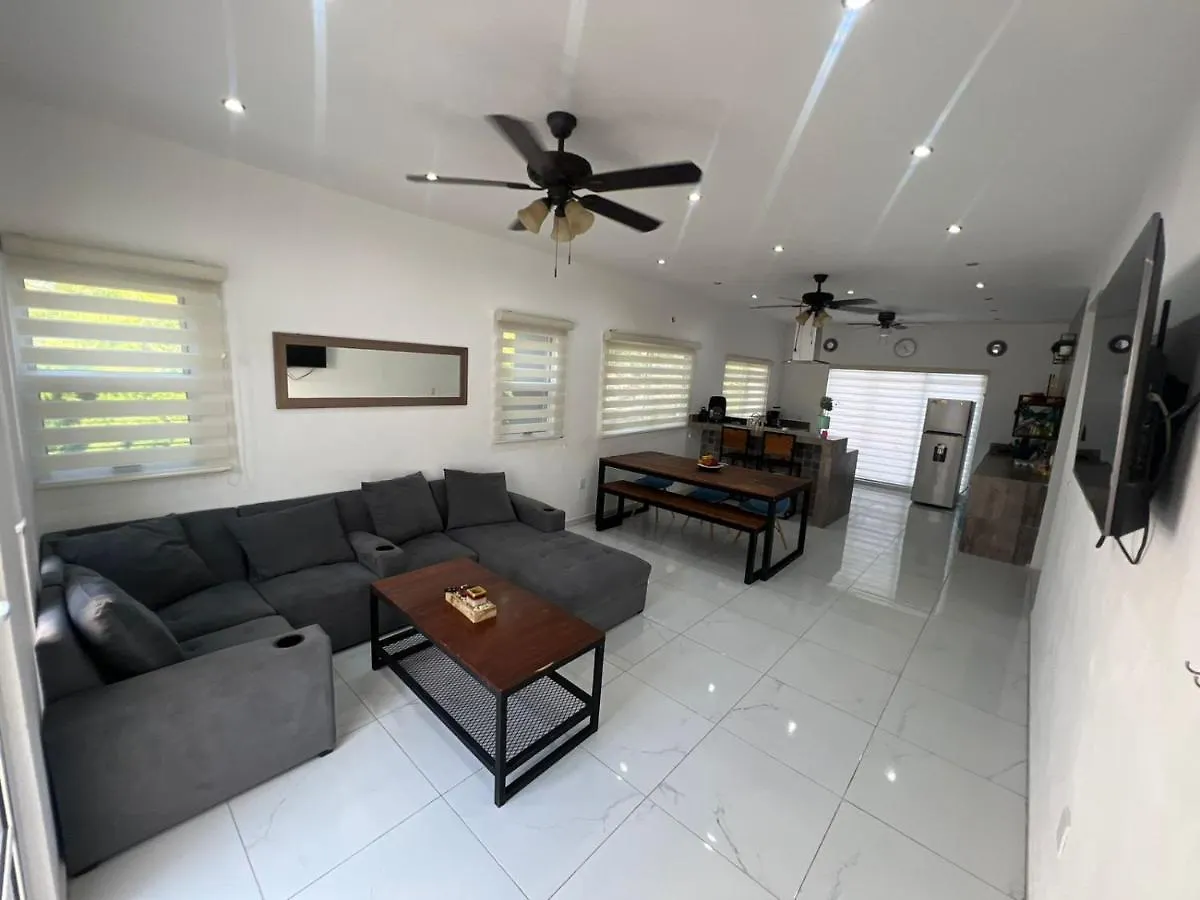 Casa Paloma 2 En Segunda Planta Cerca De Aeropuerto Y Centro Comercial Chetumal 0*,